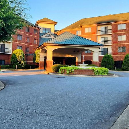 Courtyard By Marriott Hickory Hotel Exterior photo